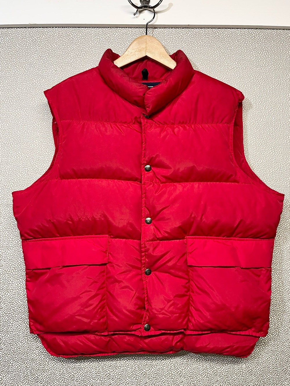 L Vintage 70’s/80’s Woolrich Men's (XL Women’s) Red Puffer Down Filled Vest